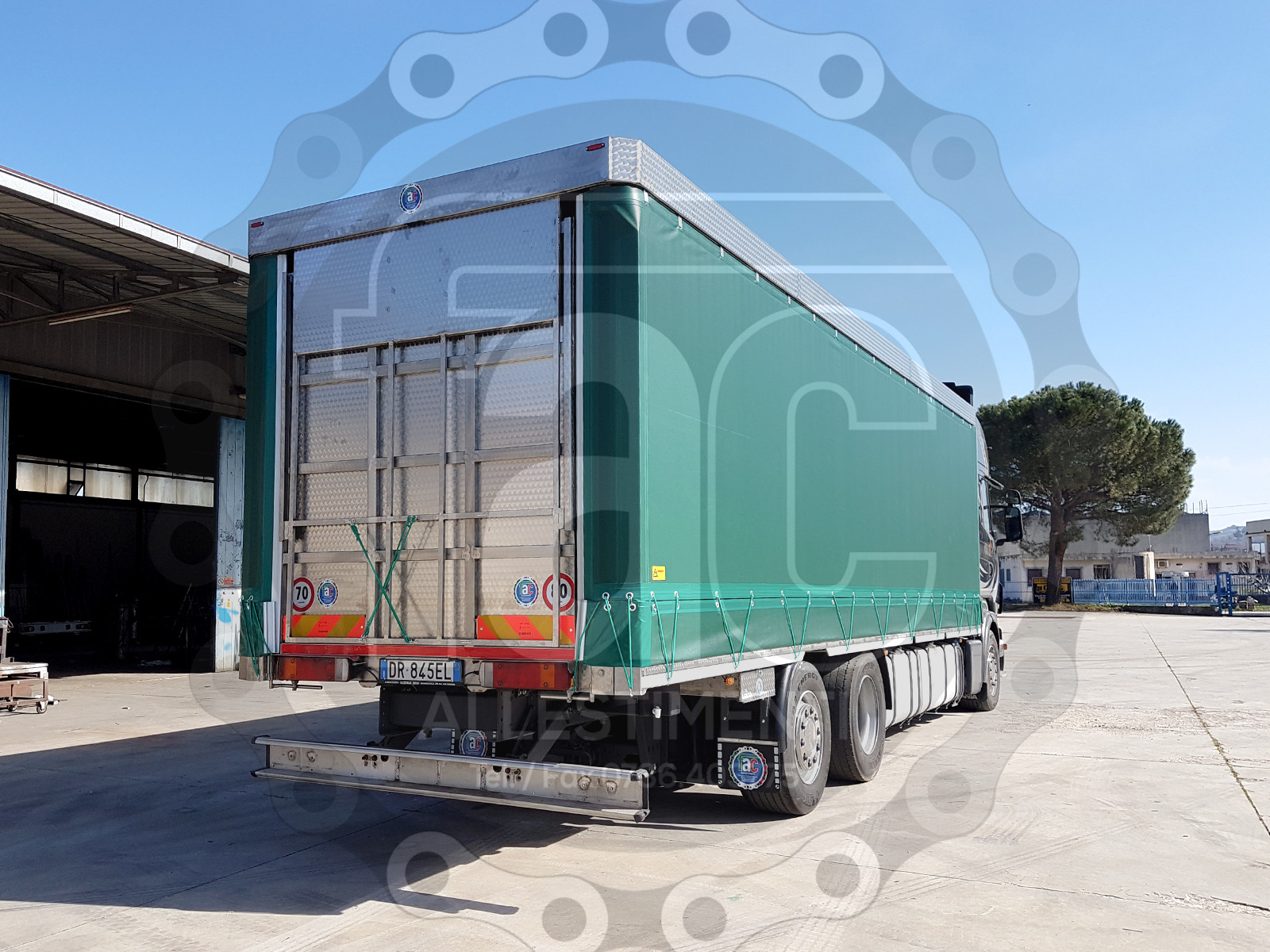 Realizzazione di camion per trasporto animali vivi di FAC Allestimenti